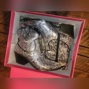 Betsey Johnson Lucki Boots